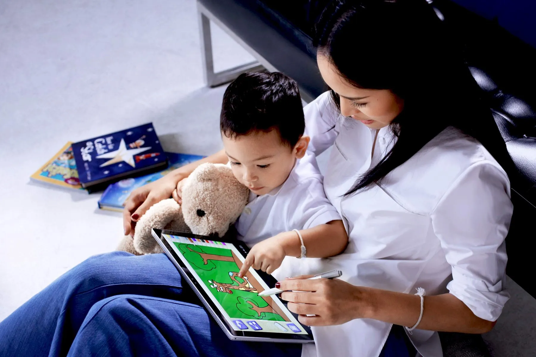 ถ่ายภาพไลฟ์สไตล์ Microsoft Surface Pro ในกรุงเทพฯ, photo 1 of 6